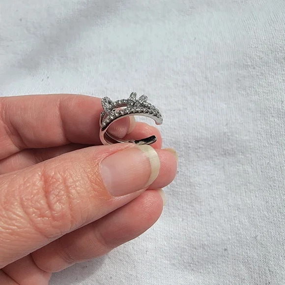 KC Chic ear cuff - Picture 3 of 4